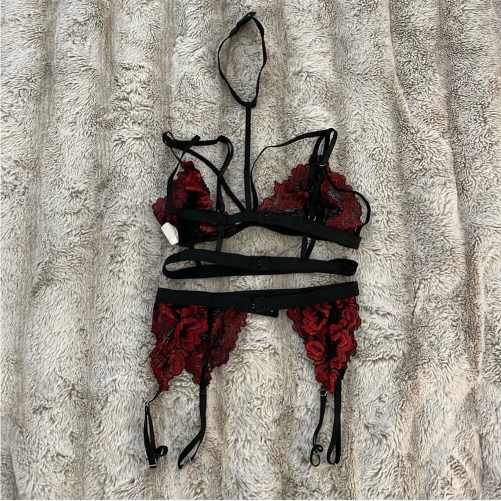 NWT Frederick’s of Hollywood Red Lace Bra & Panty Set – Size S - Picture 4 of 4